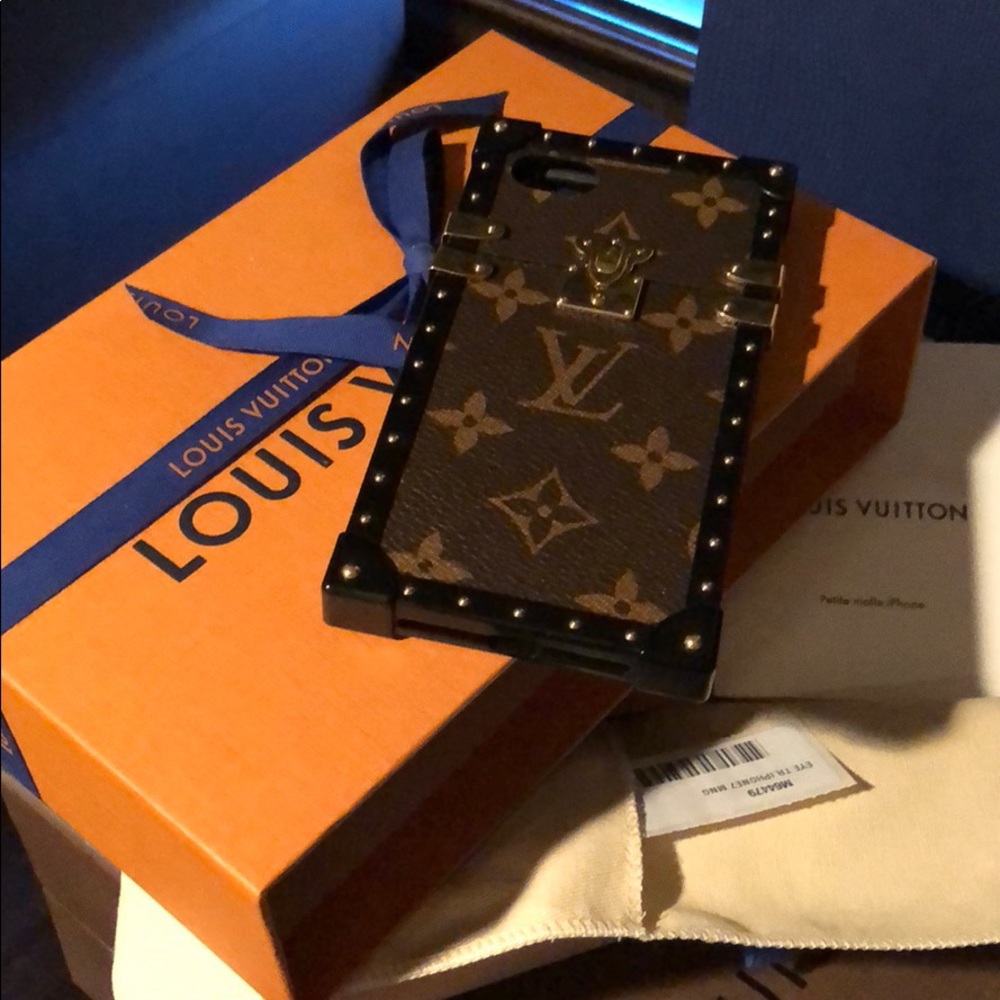 Louis Vuitton phone case, regular size phone